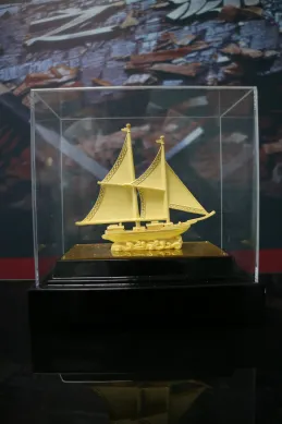 PATUNG SHIO ULAR TAHUN 2025 BAI GIFT PAJANGAN KAPAL DAGANG LAYAR LAPIS EMAS 24K 4 ~blog/2024/4/4/_2